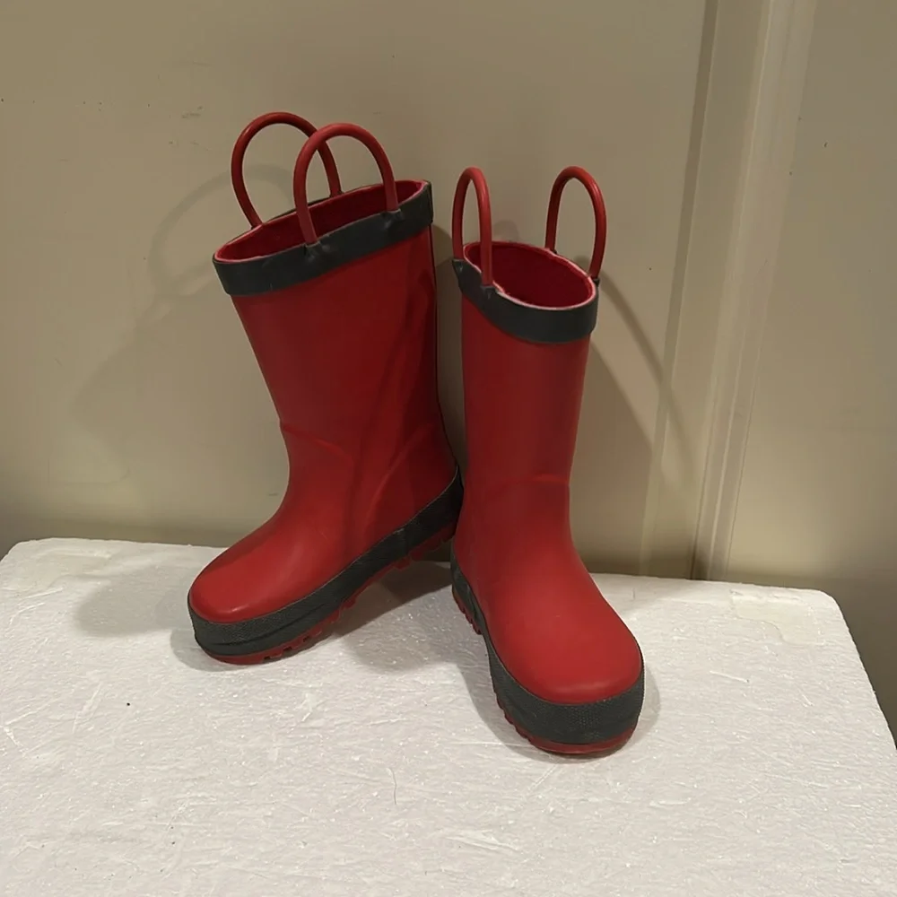 Carter’s kids slip in Firefighter rubber Rain Boots size 5 red